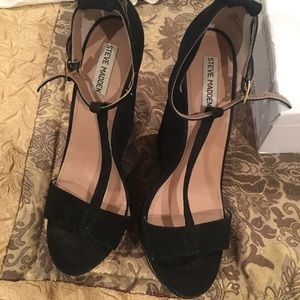 Black Steve Madden gold front wedges